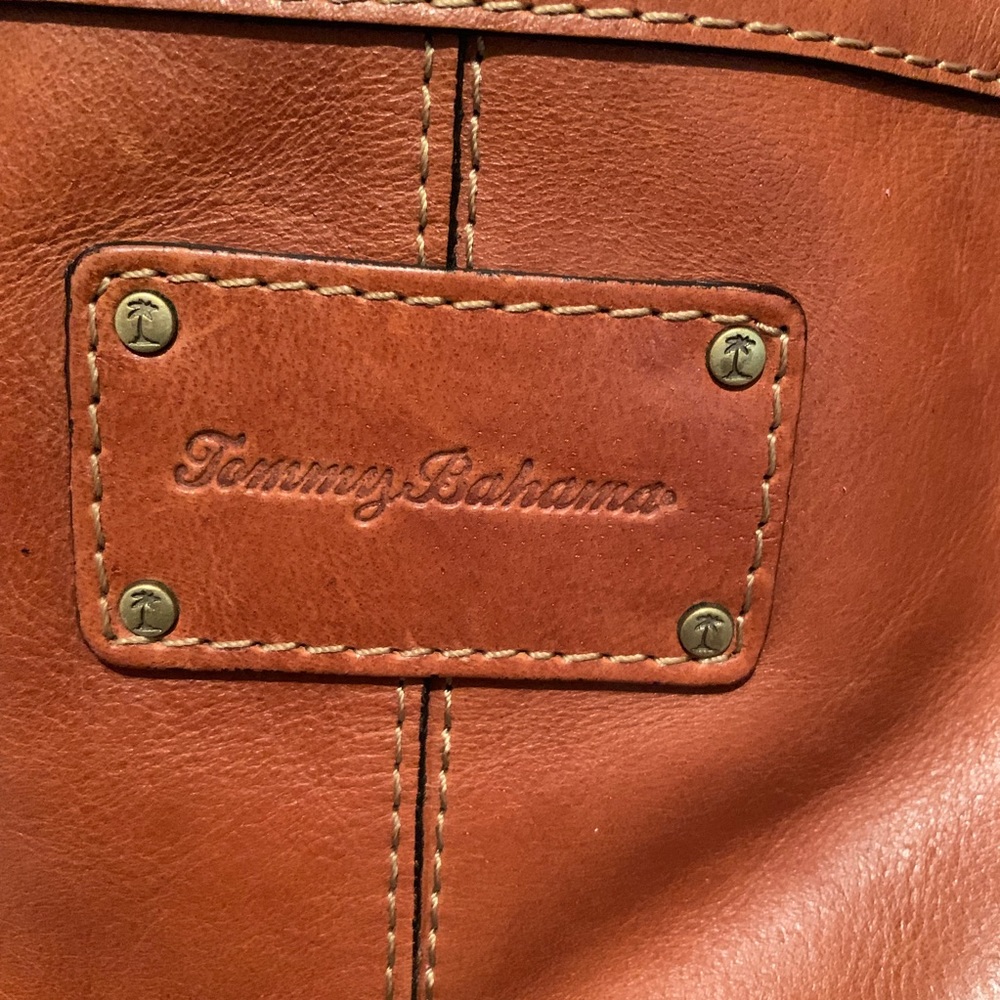 ....SOLD..... Tommy Bahama men weekender - Picture 4 of 8